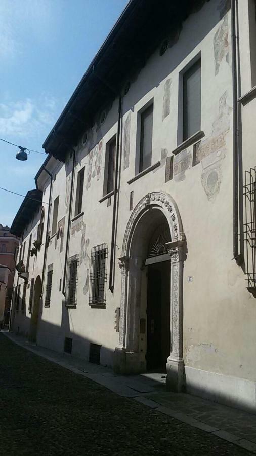 Апартаменты Palazzo Guerrieri Da Fermo Мантуя Экстерьер фото